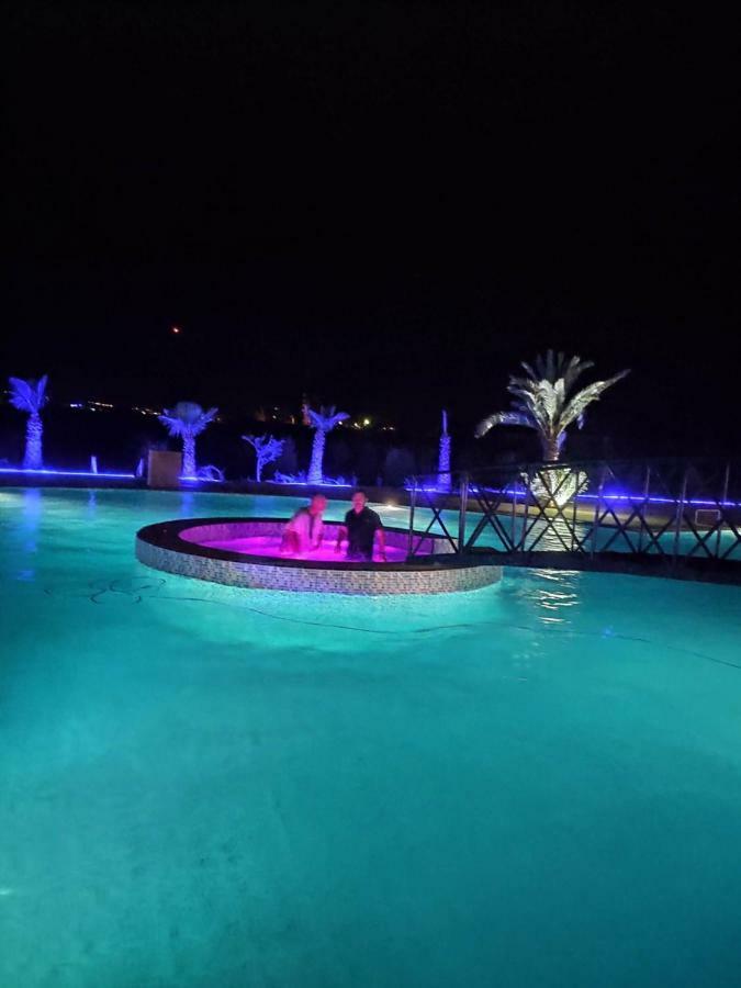 WawizelteLes Jardins D Amizmiz 6 Piscines住宿加早餐旅馆 外观 照片